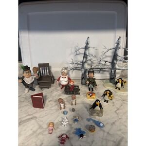 SANTA CLAUS IS COMING TO TOWN  Memory Lane LOT Trees Burgermeister Toys Tanta